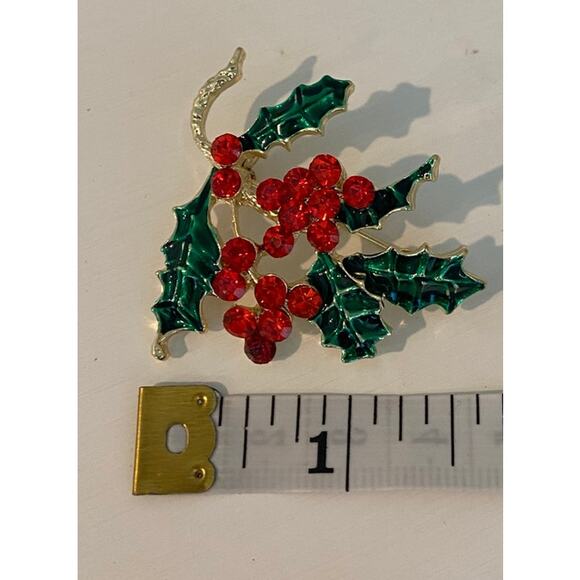 NWOT Macy's Holiday Lane Holly & Berries Gold Tone & Rhinestone Brooch Pin - Picture 4 of 5